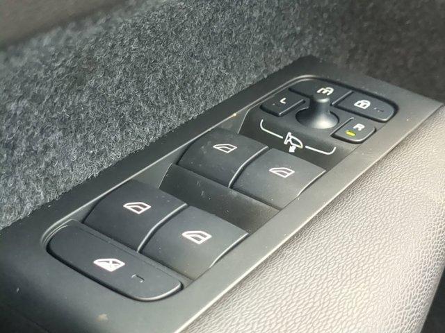 Photo of 2025 Metallic Volvo XC40