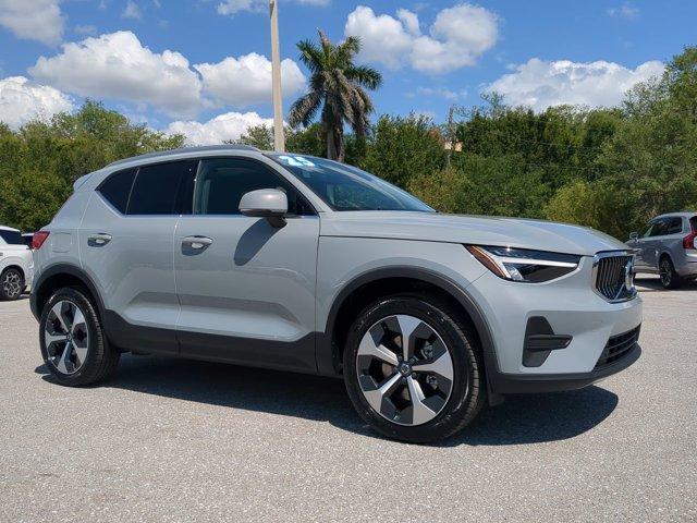 Photo of 2025 Metallic Volvo XC40