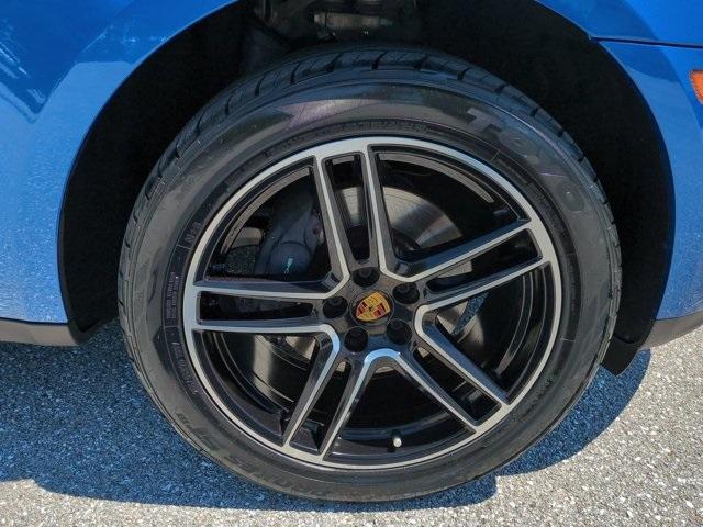 Photo of 2020 Sapphire Blue Metallic Porsche Macan