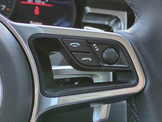 Photo of 2020 Sapphire Blue Metallic Porsche Macan