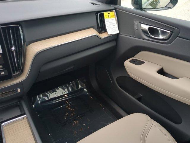 Photo of 2026 Onyx Black Metallic Volvo XC60
