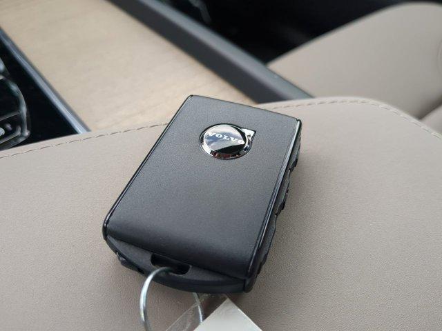 Photo of 2026 Onyx Black Metallic Volvo XC60