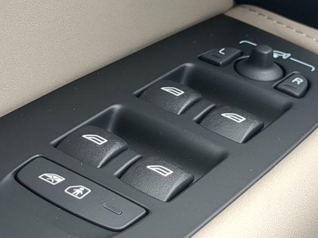 Photo of 2026 Onyx Black Metallic Volvo XC60