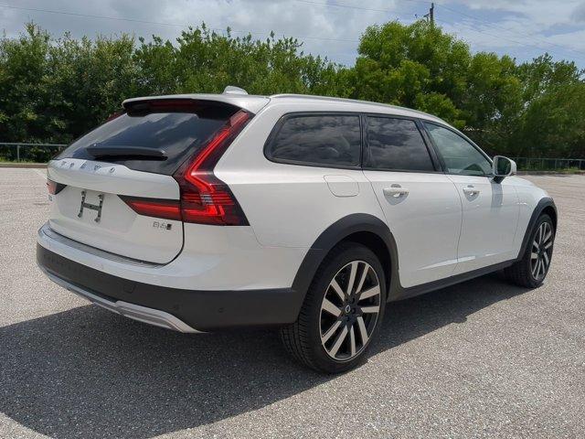 Photo of 2026 Crystal White Metallic Volvo V90 Cross Country