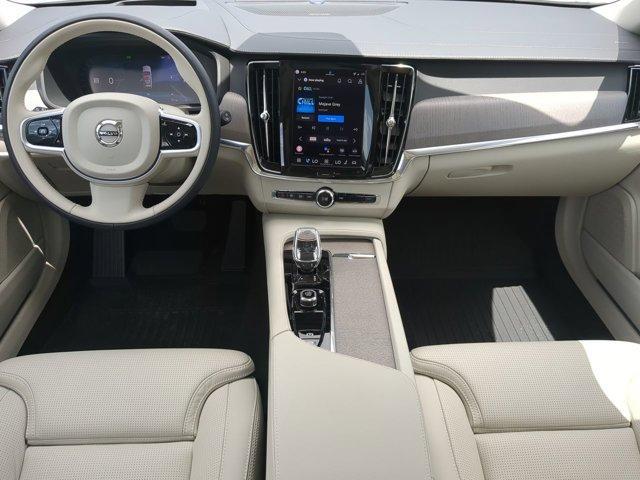 Photo of 2026 Crystal White Metallic Volvo V90 Cross Country