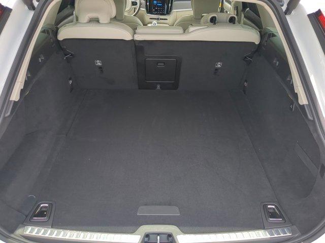 Photo of 2026 Crystal White Metallic Volvo V90 Cross Country