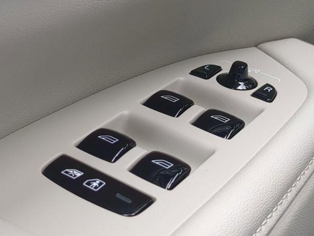 Photo of 2026 Crystal White Metallic Volvo V90 Cross Country