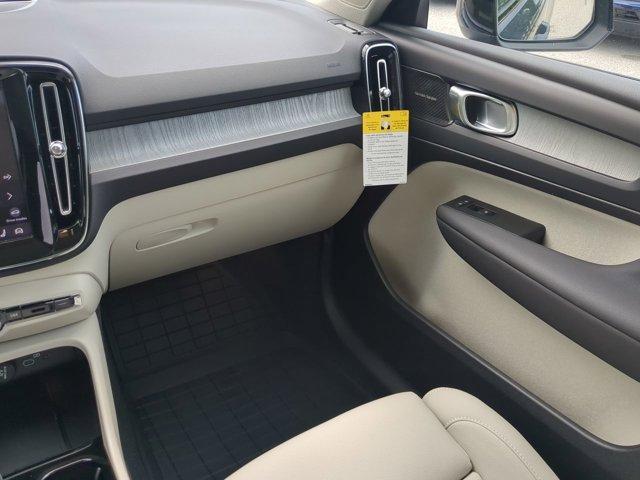 Photo of 2026 Denim Blue Volvo XC40