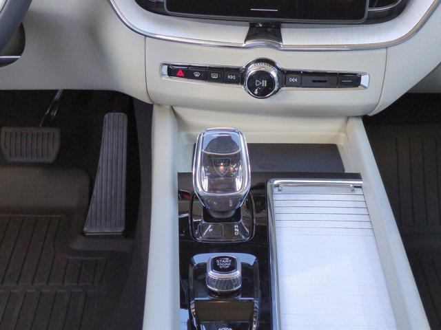 Photo of 2026 Metallic Volvo XC60