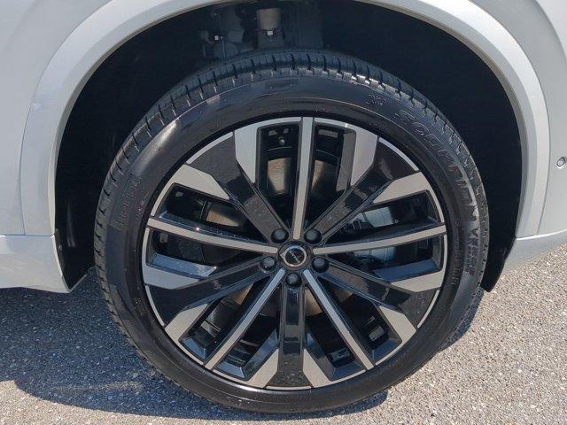 Photo of 2025 Crystal White Metallic Volvo XC90 Plug-In Hybrid