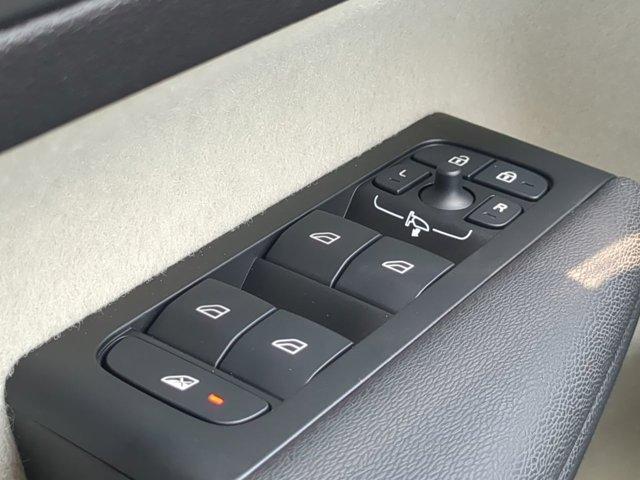 Photo of 2025 Metallic Volvo XC40