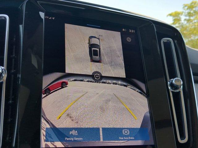 Photo of 2025 Metallic Volvo XC40