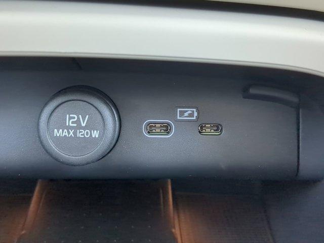 Photo of 2025 Metallic Volvo XC40