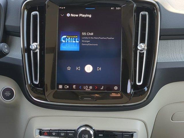 Photo of 2025 Metallic Volvo XC40
