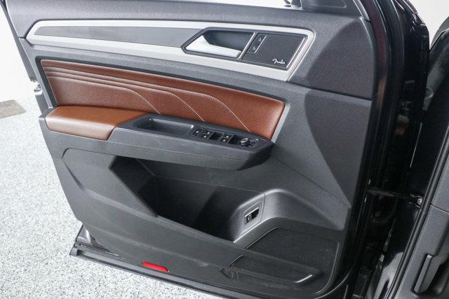 Photo of 2021 Deep Black Pearl Volkswagen Atlas