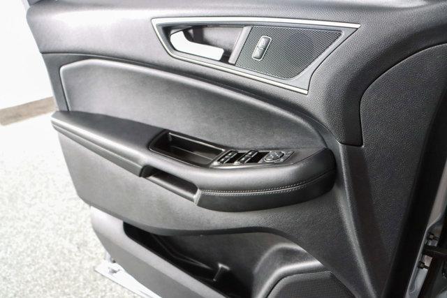 Photo of 2020 Iconic Silver Metallic Ford Edge