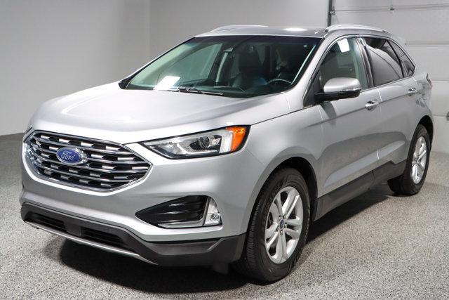 Photo of 2020 Iconic Silver Metallic Ford Edge