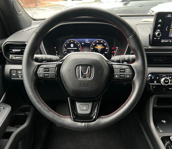 Photo of 2025 Platinum White Pearl Honda Pilot