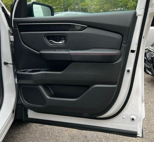 Photo of 2025 Platinum White Pearl Honda Pilot