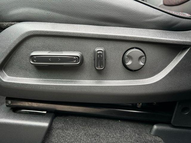 Photo of 2025 Platinum White Pearl Honda Pilot