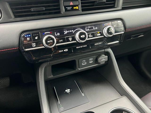 Photo of 2025 Platinum White Pearl Honda Pilot