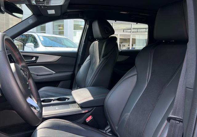 Photo of 2025 Liquid Carbon Metallic Acura MDX