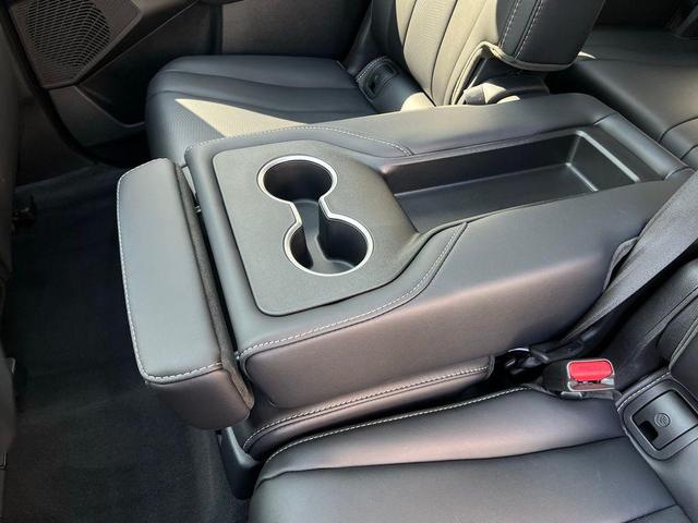 Photo of 2025 Liquid Carbon Metallic Acura MDX