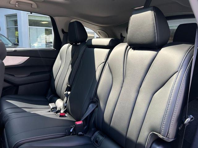 Photo of 2025 Liquid Carbon Metallic Acura MDX