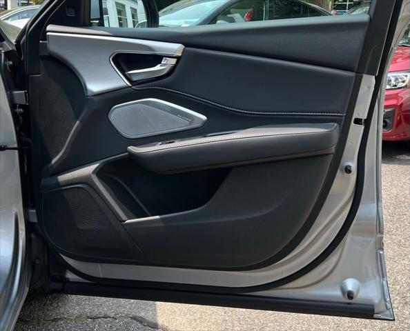 Photo of 2025 Solar Silver Metallic Acura RDX