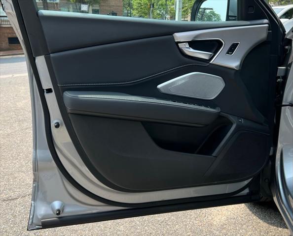 Photo of 2025 Solar Silver Metallic Acura RDX
