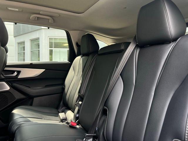Photo of 2025 Lunar Silver Metallic Acura MDX