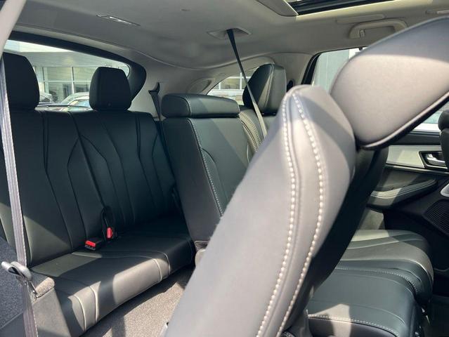 Photo of 2025 Lunar Silver Metallic Acura MDX