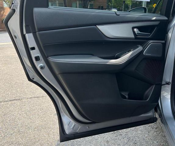 Photo of 2025 Lunar Silver Metallic Acura MDX