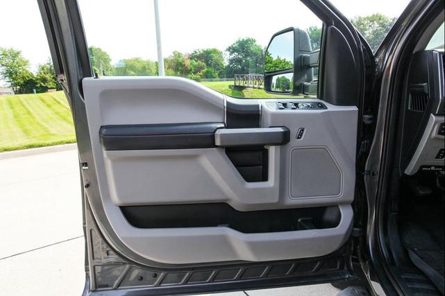 Photo of 2017 MAGNETIC Ford F-250