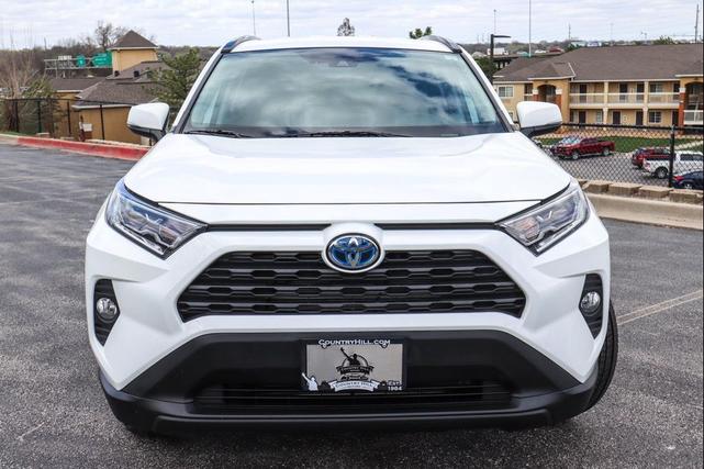 Photo of 2020 Super White Toyota RAV4 Hybrid