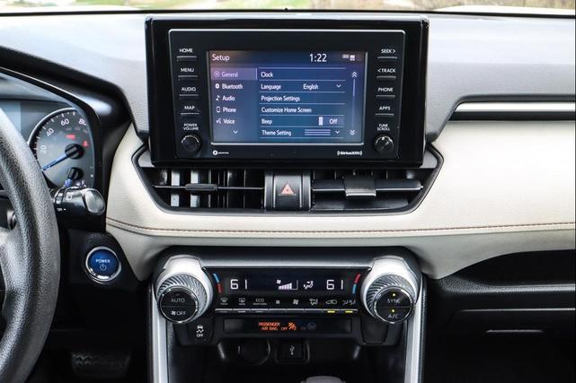 Photo of 2020 Super White Toyota RAV4 Hybrid