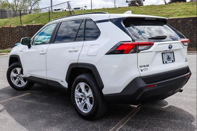 Photo of 2020 Super White Toyota RAV4 Hybrid