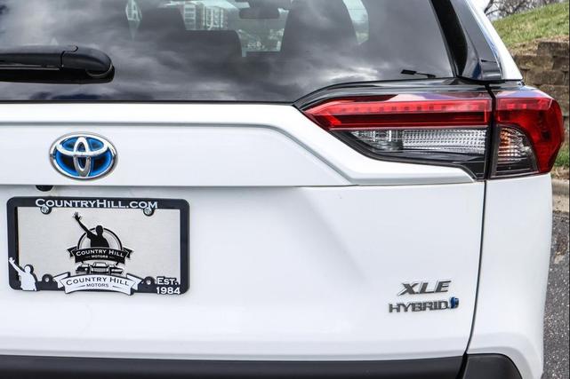 Photo of 2020 Super White Toyota RAV4 Hybrid