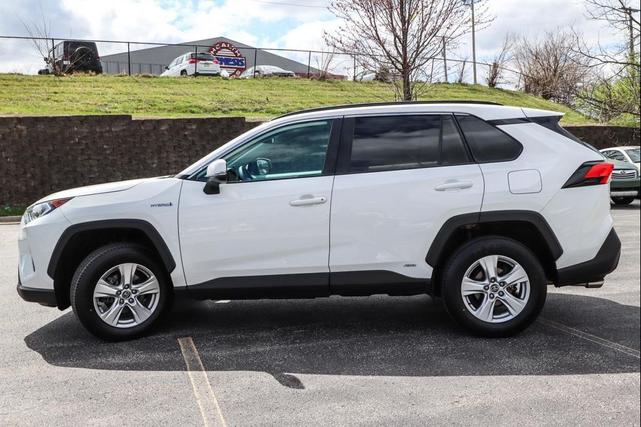Photo of 2020 Super White Toyota RAV4 Hybrid