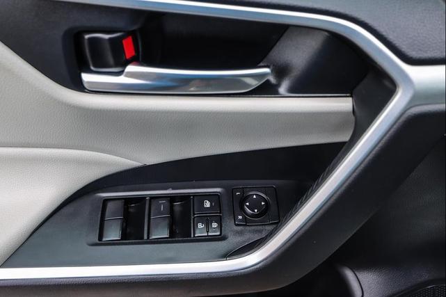 Photo of 2020 Super White Toyota RAV4 Hybrid