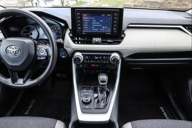 Photo of 2020 Super White Toyota RAV4 Hybrid