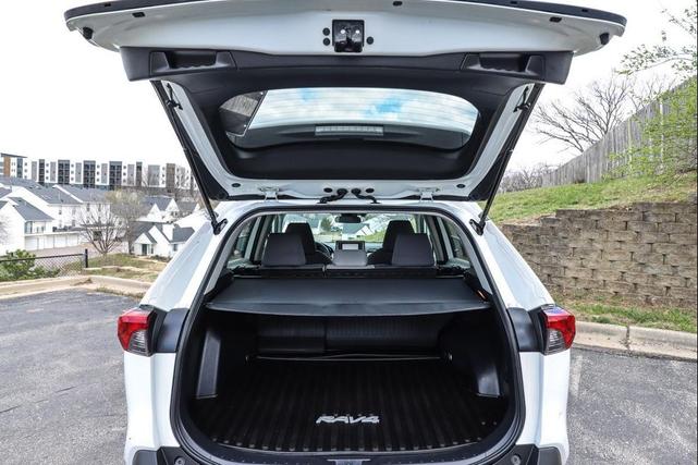 Photo of 2020 Super White Toyota RAV4 Hybrid