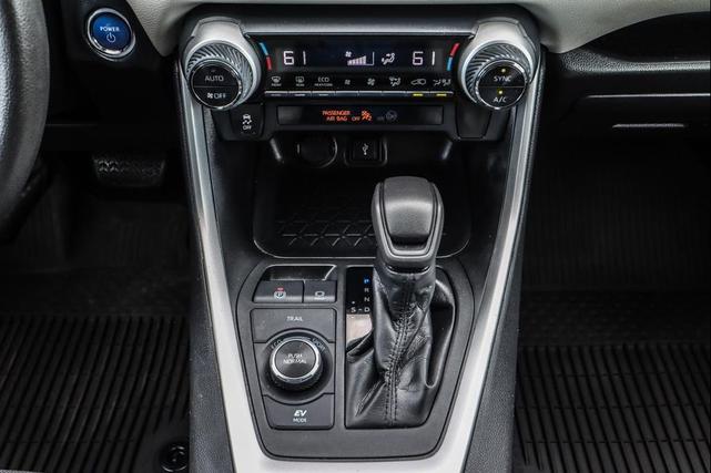 Photo of 2020 Super White Toyota RAV4 Hybrid