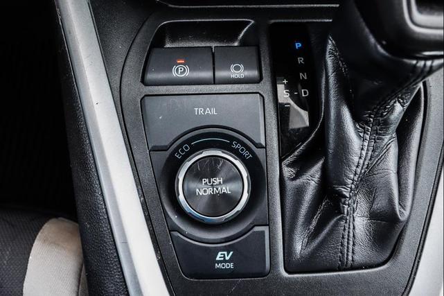 Photo of 2020 Super White Toyota RAV4 Hybrid