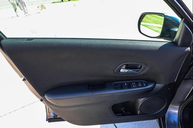Photo of 2018 Modern Steel Metallic Honda HR-V