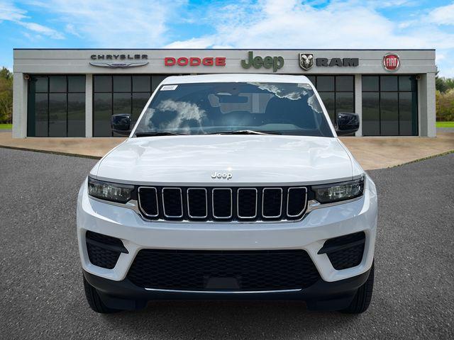 Photo of 2025 Bright White Clearcoat Jeep Grand Cherokee