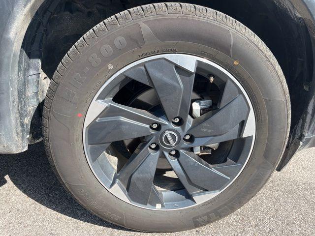 Photo of 2024 Brilliant Silver Metallic Nissan Rogue