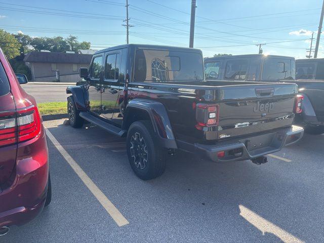 Photo of 2025 Black Clearcoat Jeep Gladiator