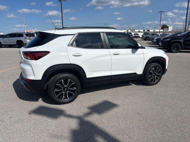 Photo of 2022 Summit White Chevrolet Trailblazer