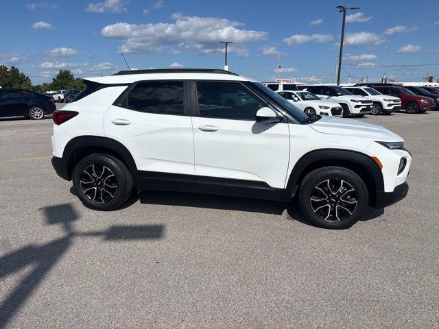 Photo of 2022 Summit White Chevrolet Trailblazer